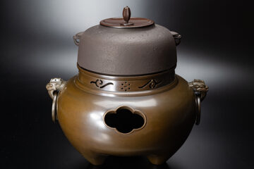 茶道具の砂張銅の風炉と平丸釜セット