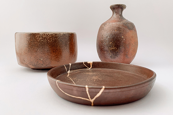 陶器の皿、茶碗、徳利